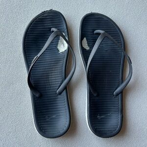 Well Worn Women’s Black Nike Rubber Flip Flops